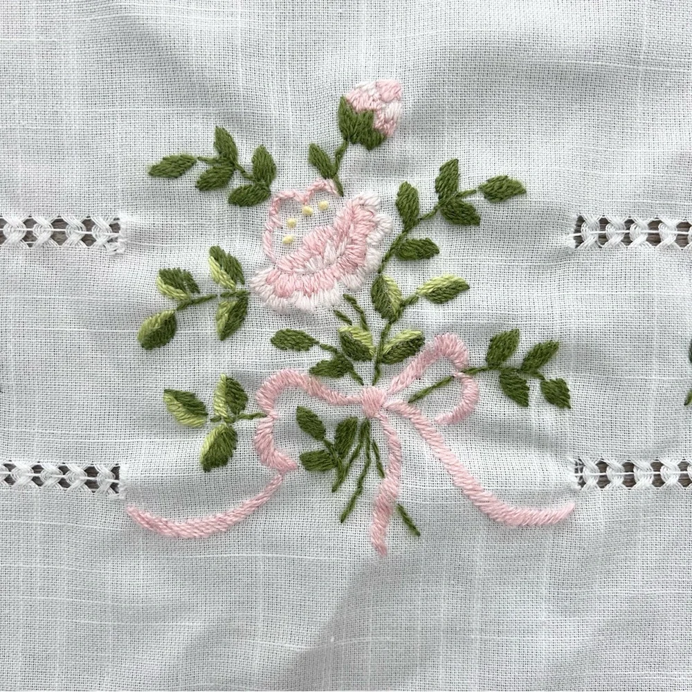 Embroidered White‎ Floral Peach Crochet Trim Hand-towel Bathroom Powder-room